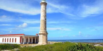 Faro de Cabo Lucrecia, Cuba, faros