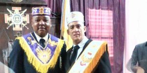 Juan Alberto Kessel Linares (izquierda), nuevo Gran Maestro de la Gran Logia de Cuba