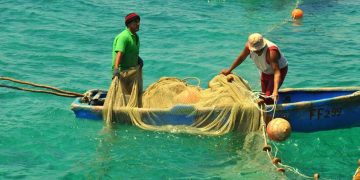 Dos pescadores en Cuba